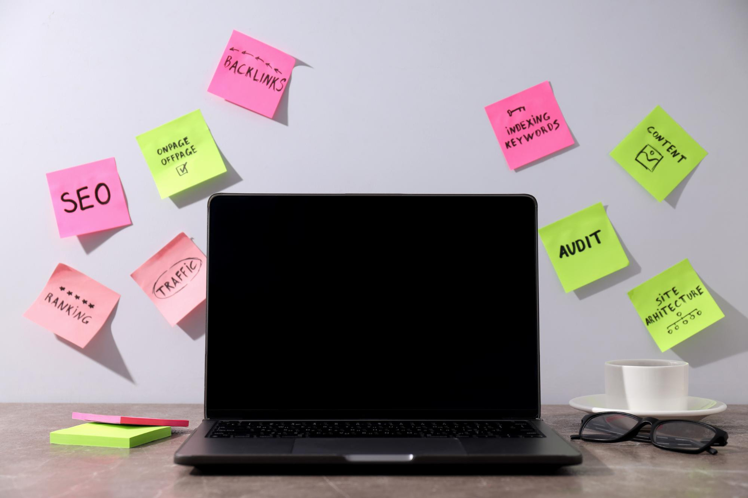 SEO stickers on laptop with backlinks audit notes